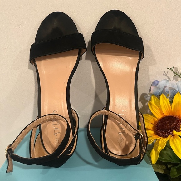D’LISH Elegant suede Black Block Heel Sandals/size 8 - Picture 5 of 9